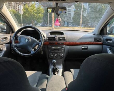 Сірий Тойота Авенсіс, об'ємом двигуна 1.8 л та пробігом 254 тис. км за 4700 $, фото 5 на Automoto.ua
