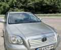 Серый Тойота Авенсис, объемом двигателя 1.8 л и пробегом 235 тыс. км за 5180 $, фото 1 на Automoto.ua