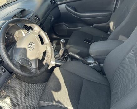 Серый Тойота Авенсис, объемом двигателя 2 л и пробегом 350 тыс. км за 4200 $, фото 12 на Automoto.ua