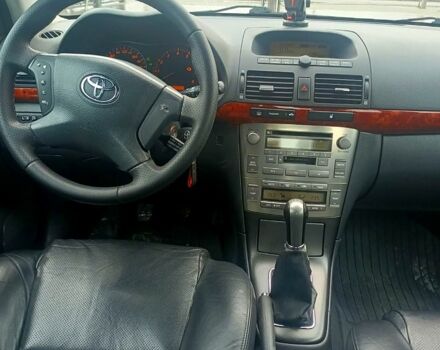 Серый Тойота Авенсис, объемом двигателя 2 л и пробегом 250 тыс. км за 4100 $, фото 6 на Automoto.ua