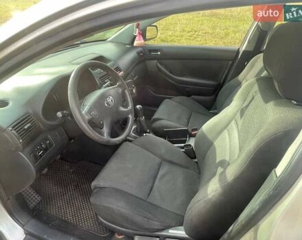 Серый Тойота Авенсис, объемом двигателя 1.6 л и пробегом 245 тыс. км за 4000 $, фото 5 на Automoto.ua
