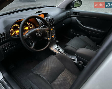 Сірий Тойота Авенсіс, об'ємом двигуна 1.79 л та пробігом 280 тис. км за 4600 $, фото 12 на Automoto.ua