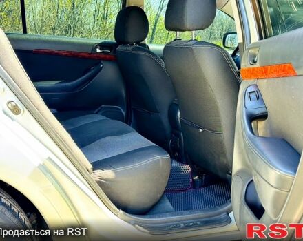 Серый Тойота Авенсис, объемом двигателя 2 л и пробегом 270 тыс. км за 3999 $, фото 7 на Automoto.ua