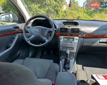 Серый Тойота Авенсис, объемом двигателя 2 л и пробегом 325 тыс. км за 4650 $, фото 7 на Automoto.ua