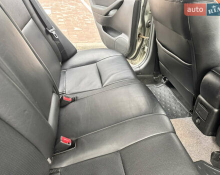 Серый Тойота Авенсис, объемом двигателя 2 л и пробегом 250 тыс. км за 4650 $, фото 57 на Automoto.ua