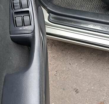 Серый Тойота Авенсис, объемом двигателя 2 л и пробегом 243 тыс. км за 5999 $, фото 12 на Automoto.ua