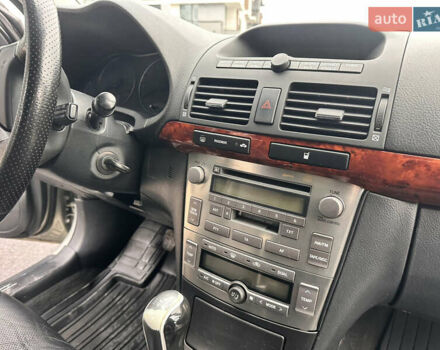 Серый Тойота Авенсис, объемом двигателя 2 л и пробегом 250 тыс. км за 4650 $, фото 49 на Automoto.ua