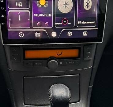 Серый Тойота Авенсис, объемом двигателя 2 л и пробегом 243 тыс. км за 5999 $, фото 2 на Automoto.ua