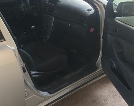 Сірий Тойота Авенсіс, об'ємом двигуна 2 л та пробігом 180 тис. км за 3750 $, фото 5 на Automoto.ua