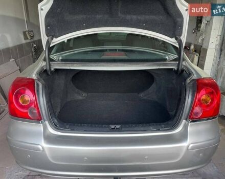 Серый Тойота Авенсис, объемом двигателя 1.6 л и пробегом 245 тыс. км за 4000 $, фото 2 на Automoto.ua