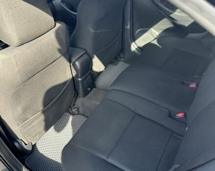 Серый Тойота Авенсис, объемом двигателя 2 л и пробегом 350 тыс. км за 4200 $, фото 13 на Automoto.ua