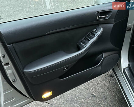 Сірий Тойота Авенсіс, об'ємом двигуна 1.79 л та пробігом 280 тис. км за 4600 $, фото 11 на Automoto.ua
