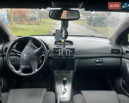 Серый Тойота Авенсис, объемом двигателя 1.79 л и пробегом 429 тыс. км за 6000 $, фото 5 на Automoto.ua