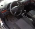 Серый Тойота Авенсис, объемом двигателя 2 л и пробегом 219 тыс. км за 6100 $, фото 6 на Automoto.ua