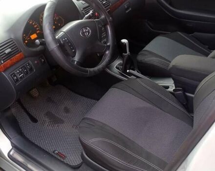 Серый Тойота Авенсис, объемом двигателя 2 л и пробегом 219 тыс. км за 6100 $, фото 3 на Automoto.ua
