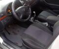 Серый Тойота Авенсис, объемом двигателя 2 л и пробегом 219 тыс. км за 6100 $, фото 3 на Automoto.ua