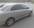 Серый Тойота Авенсис, объемом двигателя 2 л и пробегом 243 тыс. км за 5900 $, фото 4 на Automoto.ua