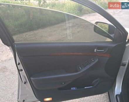 Серый Тойота Авенсис, объемом двигателя 1.79 л и пробегом 216 тыс. км за 6600 $, фото 2 на Automoto.ua