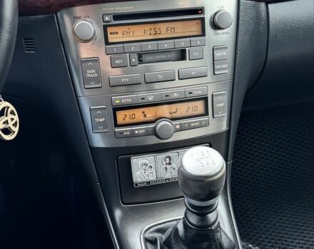 Серый Тойота Авенсис, объемом двигателя 2.2 л и пробегом 218 тыс. км за 6600 $, фото 13 на Automoto.ua