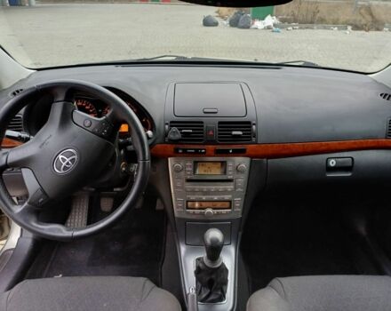 Серый Тойота Авенсис, объемом двигателя 1.8 л и пробегом 170 тыс. км за 7500 $, фото 3 на Automoto.ua