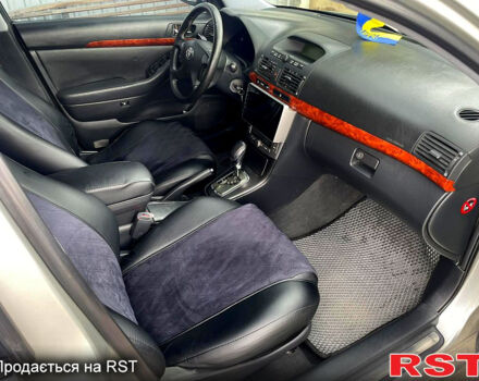 Серый Тойота Авенсис, объемом двигателя 1.8 л и пробегом 290 тыс. км за 7500 $, фото 7 на Automoto.ua