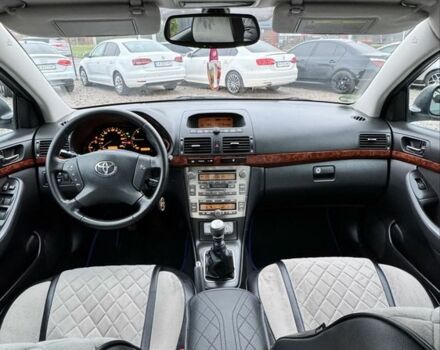 Серый Тойота Авенсис, объемом двигателя 2.2 л и пробегом 218 тыс. км за 6600 $, фото 16 на Automoto.ua