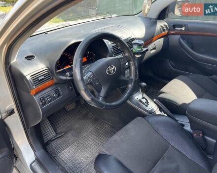 Серый Тойота Авенсис, объемом двигателя 1.79 л и пробегом 220 тыс. км за 5600 $, фото 3 на Automoto.ua