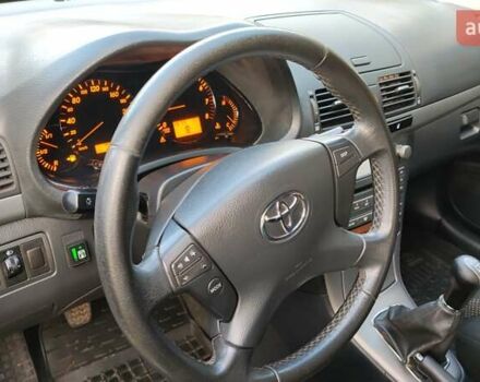 Серый Тойота Авенсис, объемом двигателя 1.8 л и пробегом 202 тыс. км за 6800 $, фото 1 на Automoto.ua