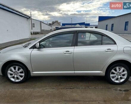 Серый Тойота Авенсис, объемом двигателя 2 л и пробегом 371 тыс. км за 5500 $, фото 2 на Automoto.ua