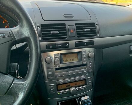 Серый Тойота Авенсис, объемом двигателя 1.8 л и пробегом 250 тыс. км за 6300 $, фото 5 на Automoto.ua