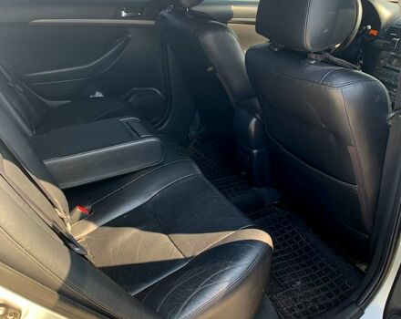 Серый Тойота Авенсис, объемом двигателя 1.8 л и пробегом 250 тыс. км за 6300 $, фото 2 на Automoto.ua