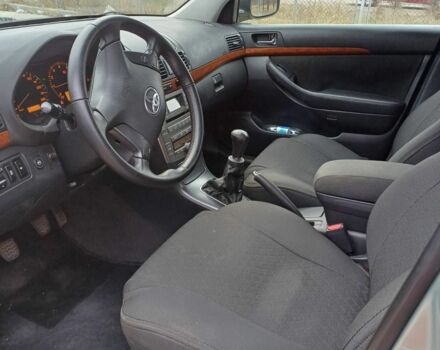 Серый Тойота Авенсис, объемом двигателя 1.8 л и пробегом 170 тыс. км за 7500 $, фото 5 на Automoto.ua