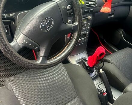 Серый Тойота Авенсис, объемом двигателя 2.2 л и пробегом 200 тыс. км за 6000 $, фото 4 на Automoto.ua