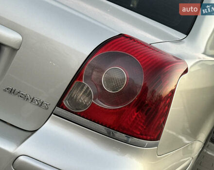 Серый Тойота Авенсис, объемом двигателя 1.79 л и пробегом 200 тыс. км за 5000 $, фото 17 на Automoto.ua