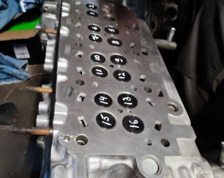 Серый Тойота Авенсис, объемом двигателя 2 л и пробегом 210 тыс. км за 7500 $, фото 2 на Automoto.ua