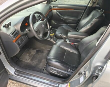 Серый Тойота Авенсис, объемом двигателя 2.2 л и пробегом 306 тыс. км за 6300 $, фото 7 на Automoto.ua