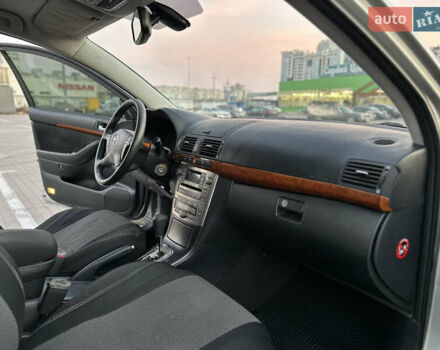 Серый Тойота Авенсис, объемом двигателя 1.79 л и пробегом 200 тыс. км за 5000 $, фото 35 на Automoto.ua