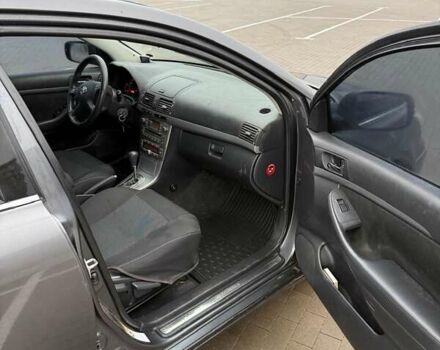 Серый Тойота Авенсис, объемом двигателя 1.79 л и пробегом 303 тыс. км за 5500 $, фото 12 на Automoto.ua
