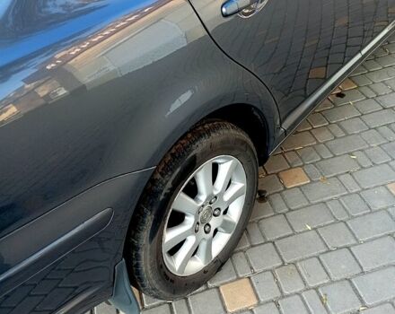 Сірий Тойота Авенсіс, об'ємом двигуна 2.2 л та пробігом 326 тис. км за 7200 $, фото 3 на Automoto.ua