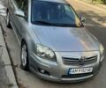 Серый Тойота Авенсис, объемом двигателя 2.2 л и пробегом 224 тыс. км за 6500 $, фото 2 на Automoto.ua