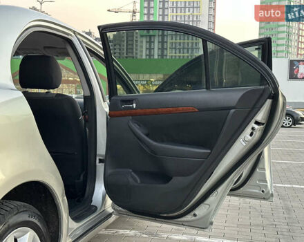 Серый Тойота Авенсис, объемом двигателя 1.79 л и пробегом 200 тыс. км за 5000 $, фото 20 на Automoto.ua