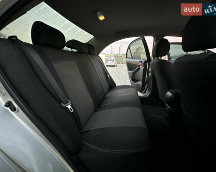 Серый Тойота Авенсис, объемом двигателя 1.79 л и пробегом 200 тыс. км за 5000 $, фото 23 на Automoto.ua