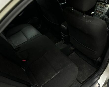 Серый Тойота Авенсис, объемом двигателя 2 л и пробегом 222 тыс. км за 2088 $, фото 7 на Automoto.ua