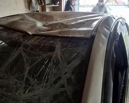 Серый Тойота Авенсис, объемом двигателя 1.6 л и пробегом 320 тыс. км за 2500 $, фото 5 на Automoto.ua