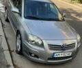 Серый Тойота Авенсис, объемом двигателя 2.2 л и пробегом 224 тыс. км за 6500 $, фото 2 на Automoto.ua