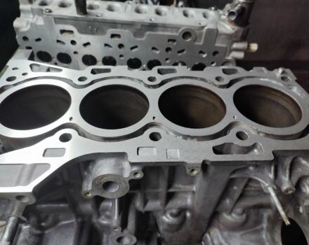 Серый Тойота Авенсис, объемом двигателя 2 л и пробегом 210 тыс. км за 7500 $, фото 1 на Automoto.ua