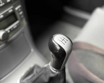 Сірий Тойота Авенсіс, об'ємом двигуна 1.8 л та пробігом 241 тис. км за 6940 $, фото 16 на Automoto.ua