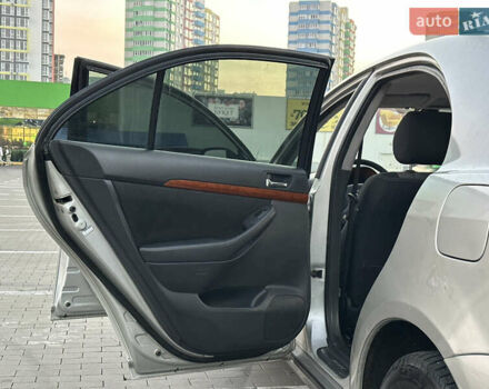 Серый Тойота Авенсис, объемом двигателя 1.79 л и пробегом 200 тыс. км за 5000 $, фото 25 на Automoto.ua