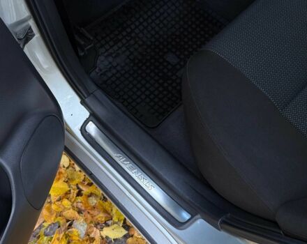 Серый Тойота Авенсис, объемом двигателя 1.8 л и пробегом 192 тыс. км за 8500 $, фото 7 на Automoto.ua