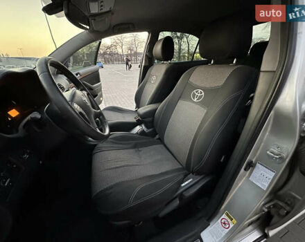 Серый Тойота Авенсис, объемом двигателя 1.79 л и пробегом 200 тыс. км за 5000 $, фото 40 на Automoto.ua